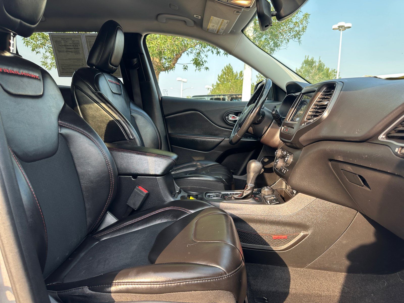 Used 2019 Jeep Cherokee Trailhawk w/ Cold Weather Group AWD/4WD image 31