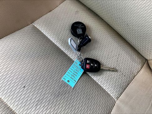 Used 2019 Toyota Corolla LE FWD image 15