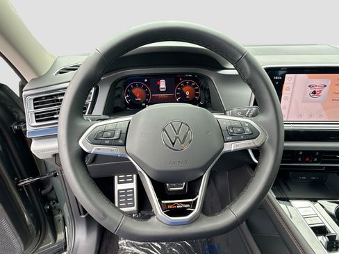 New 2026 Volkswagen Atlas Peak Edition image 8