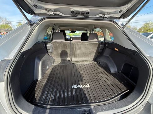Used 2020 Toyota RAV4 LE AWD/4WD image 27