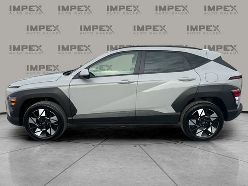 Used 2025 Hyundai Kona SEL image 2