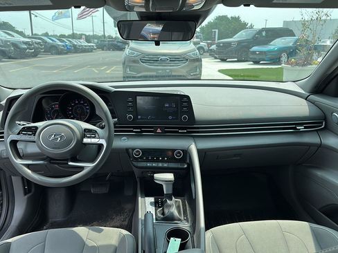 Used 2023 Hyundai Elantra SEL FWD image 15