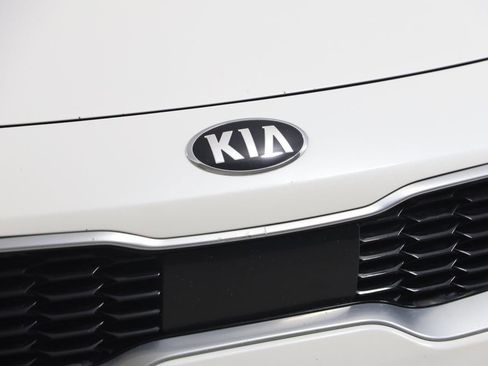 Used 2018 Kia Stinger Premium image 16