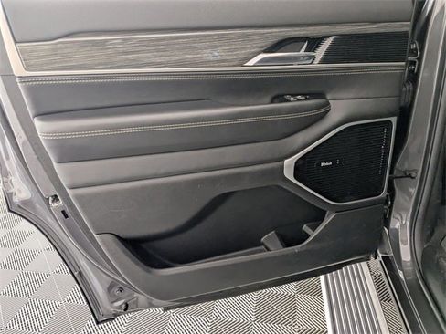 Used 2022 Jeep Wagoneer Series III w/ Premium Group I image 31