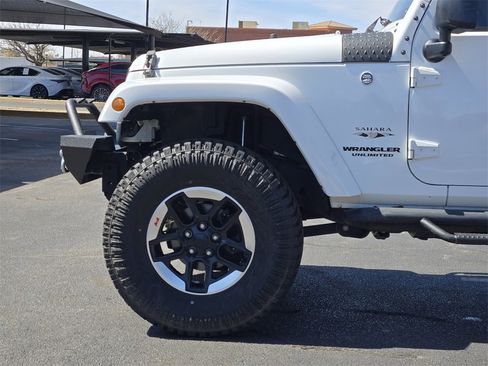 Used 2017 Jeep Wrangler Unlimited Sahara w/ Connectivity Group image 8