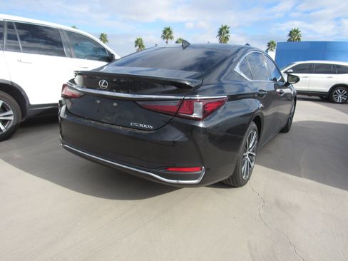 Used 2024 Lexus ES 300h w/ Premium Package image 3