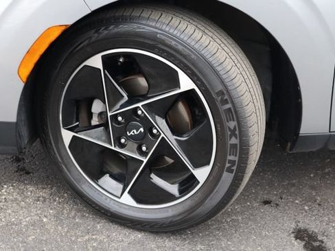 Used 2023 Kia Soul EX FWD image 2