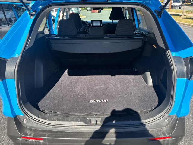 Used 2019 Toyota RAV4 LE w/ Carpet Mat Package AWD/4WD image 27