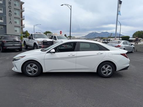 Used 2023 Hyundai Elantra SE FWD image 9