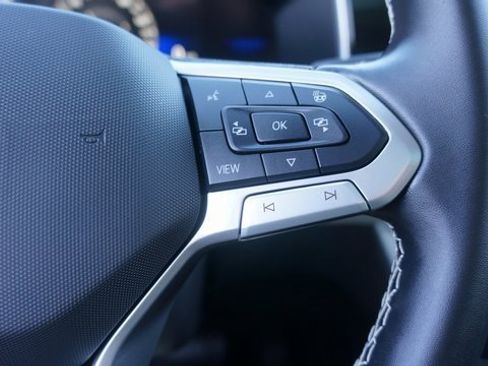 Certified 2025 Volkswagen Taos SE w/ Panoramic Sunroof Package image 24