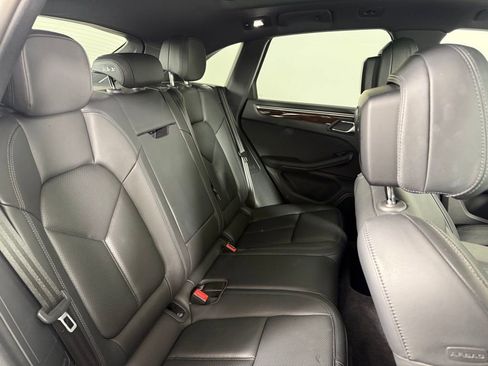 Certified 2022 Porsche Macan Base image 18