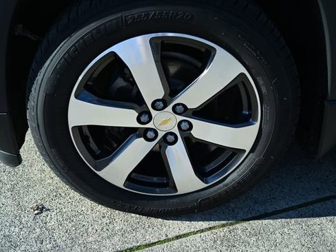 Used 2020 Chevrolet Traverse LT w/ LT Premium Package image 17