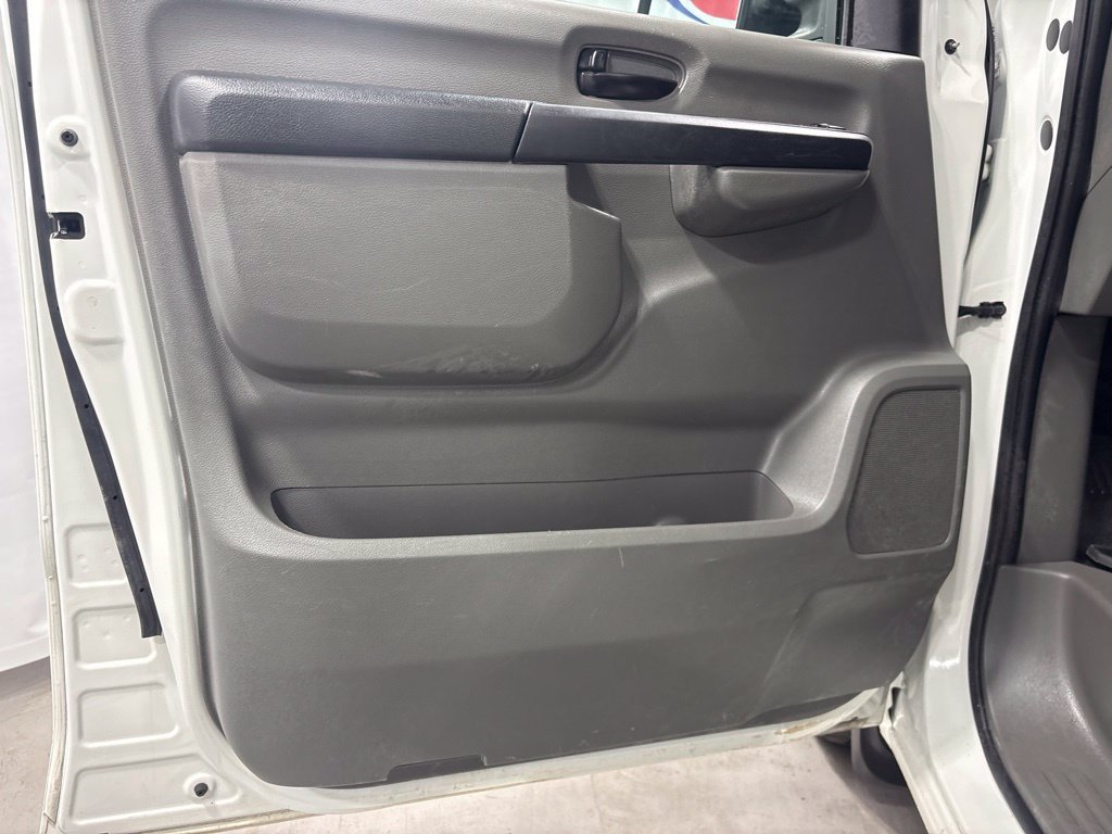 Used 2021 Nissan NV 2500 SV RWD image 16