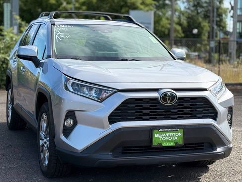 Used 2019 Toyota RAV4 XLE Premium w/ Cold Weather Package AWD/4WD image 7