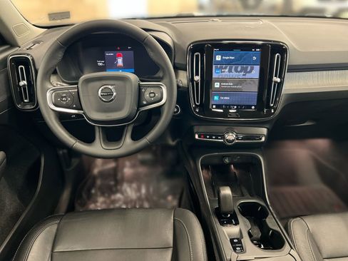 Used 2024 Volvo XC40 B5 Core w/ Climate Package image 19
