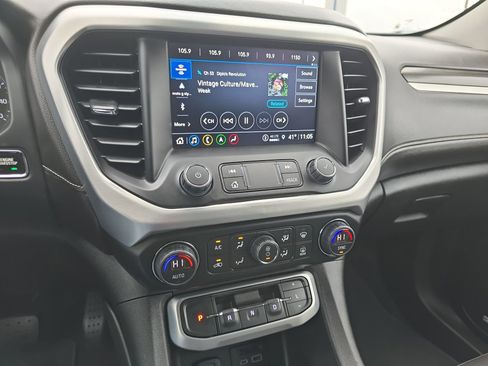 Used 2023 GMC Acadia SLT image 16