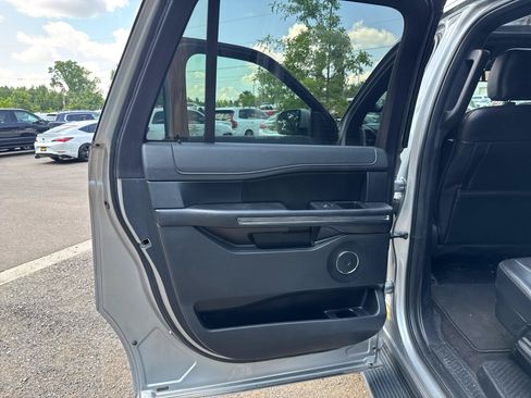 Used 2020 Ford Expedition Max XLT w/ Equipment Group 202A AWD/4WD image 14