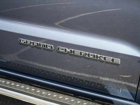 Used 2020 Jeep Grand Cherokee Overland RWD image 10