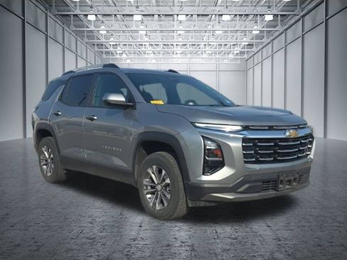 Used 2025 Chevrolet Equinox LT w/ Convenience Package II FWD image 8