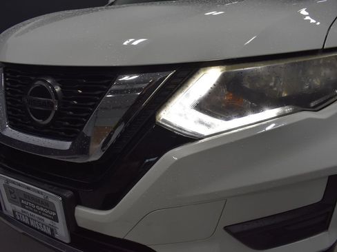 Used 2020 Nissan Rogue SV FWD image 11