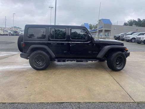 Used 2019 Jeep Wrangler Unlimited Sport S image 2