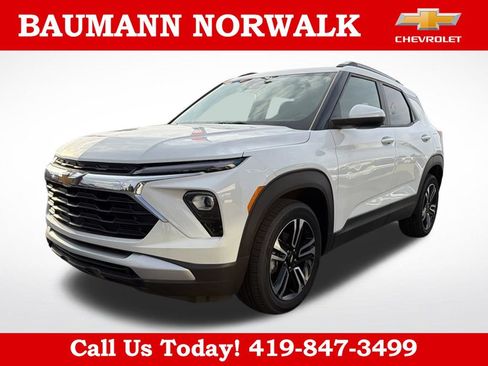 Used 2026 Chevrolet TrailBlazer LT w/ Convenience Package FWD image 3