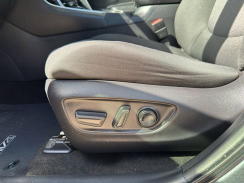 Used 2019 Toyota RAV4 XLE w/ Convenience Package FWD image 12
