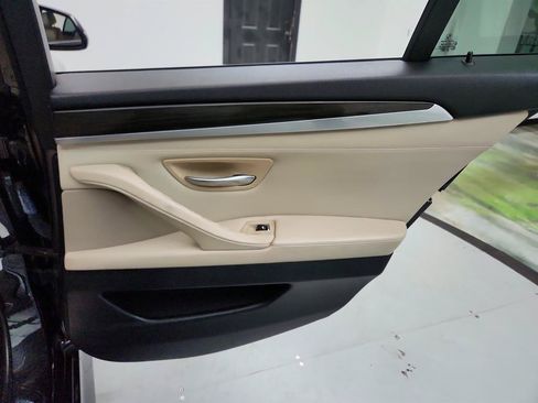 Used 2014 BMW 550i xDrive Sedan AWD/4WD image 30