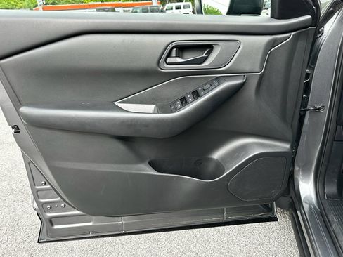 Used 2024 Nissan Rogue S AWD/4WD image 11