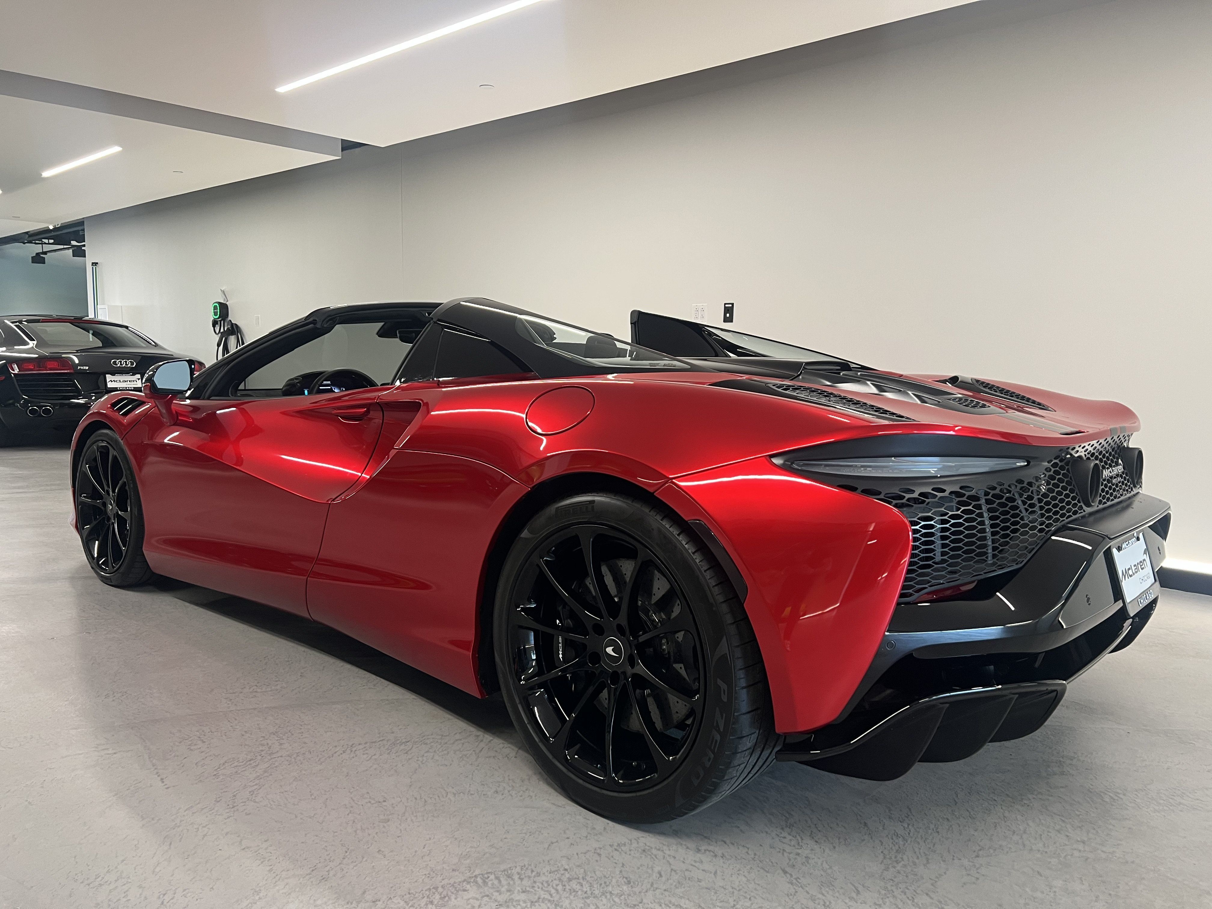Used 2025 McLaren Artura Spider RWD image 5