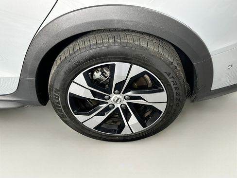 Used 2025 Volvo V60 B5 Cross Country Plus image 11