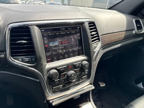 Used 2018 Jeep Grand Cherokee Overland AWD/4WD image 10