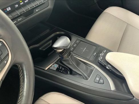 Used 2019 Lexus UX 250h w/ Accessory Package 2 AWD/4WD image 18