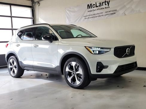 New 2026 Volvo XC40 B5 Plus w/ Protection Package Premier AWD/4WD image 4