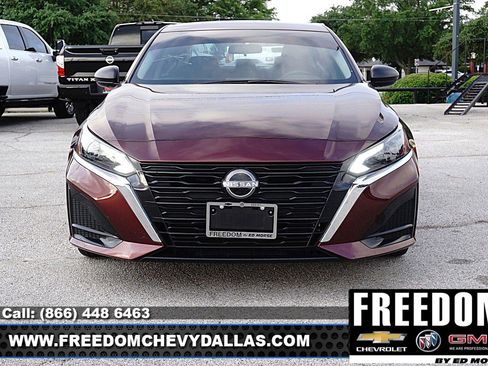 Used 2025 Nissan Altima 2.5 SV image 2