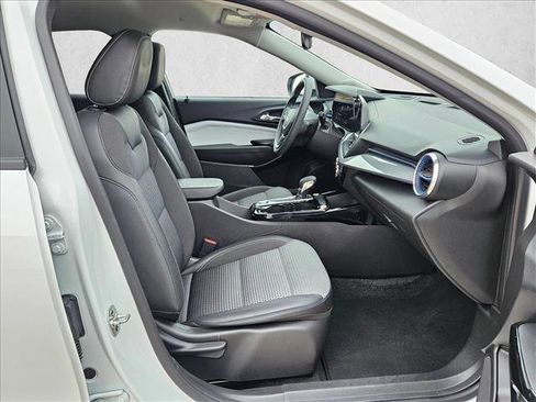 Certified 2025 Chevrolet Trax LT image 20