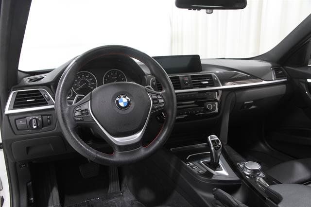 Used 2017 BMW 330i xDrive Sedan AWD/4WD image 6