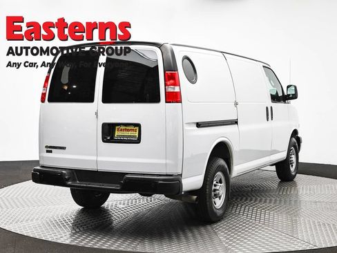 Used 2021 Chevrolet Express 3500 w/ Driver Convenience Package RWD image 5