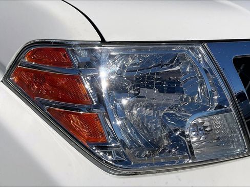 Used 2017 Nissan Frontier SV image 23