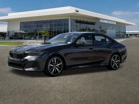 Certified 2026 BMW 530i RWD image 5