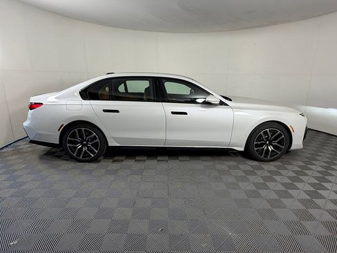 Used 2026 BMW 740i xDrive AWD/4WD image 8