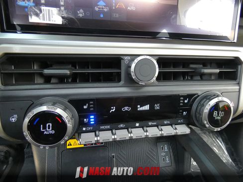 Used 2025 Toyota Tacoma TRD Sport w/ TRD Sport Premium Package AWD/4WD image 65