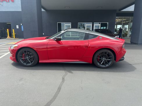 Certified 2025 Nissan Z Performance w/ Floor Mat Package RWD image 16
