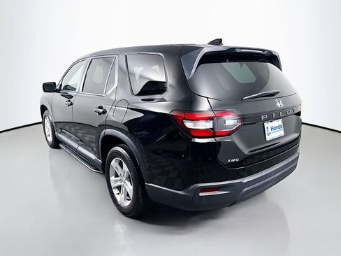 Certified 2023 Honda Pilot LX image 3