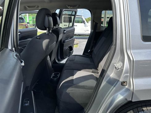 Used 2017 Jeep Patriot Latitude AWD/4WD image 29