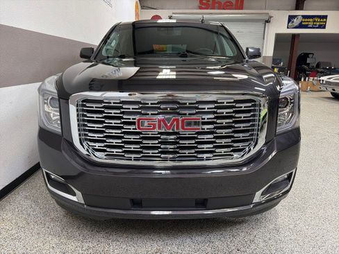 Used 2018 GMC Yukon Denali image 2