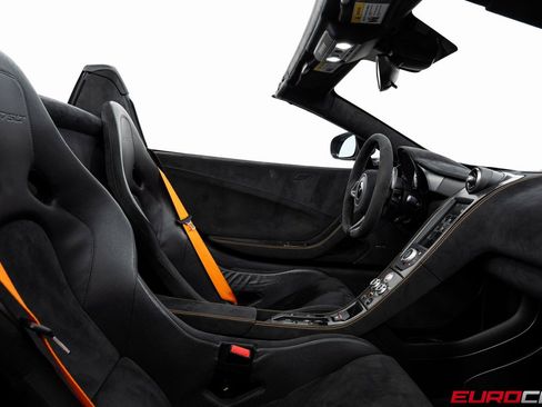 Used 2016 McLaren 675LT Spider image 43