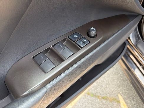 Used 2021 Toyota Camry SE FWD image 16