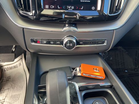 Used 2024 Volvo XC60 B5 Core image 16