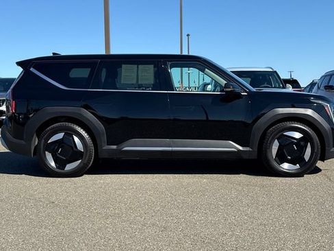 Certified 2024 Kia EV9 Light Long Range RWD image 3